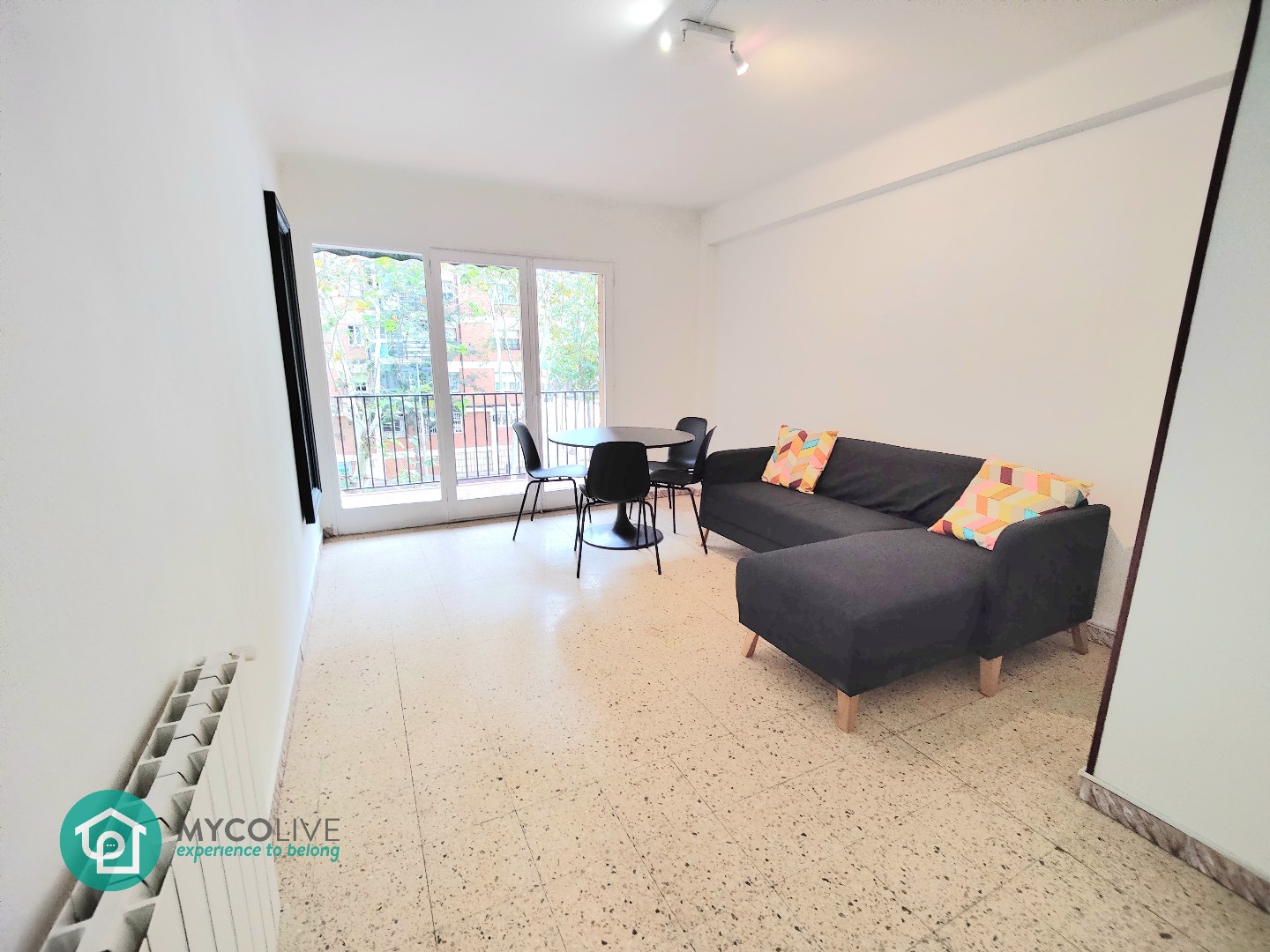 Barcelona Saint Marti Miret 12}